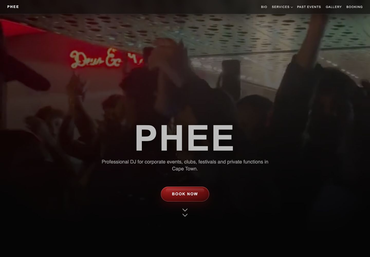 DJ Phee website homepage with artist presentation and booking navigation